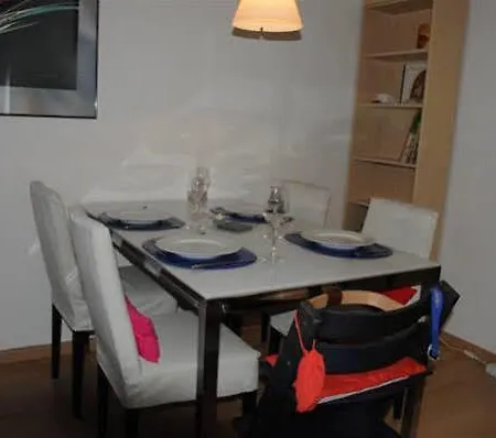 格丽菲拉公寓 *